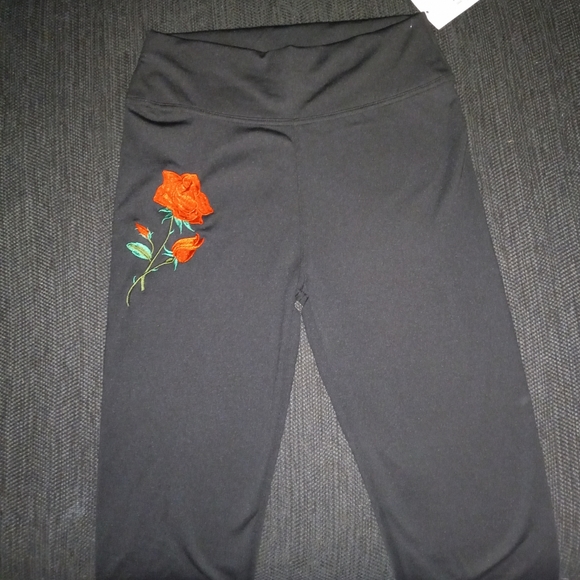 3 pair of leggings - Picture 3 of 5